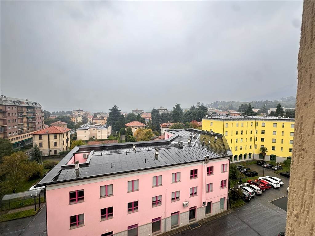 Three-room apartment VIA ADUA 1, Erba - photo 1