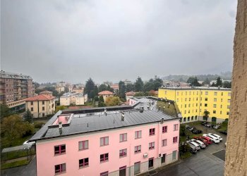 Three-room apartment VIA ADUA 1, Erba - photo 1