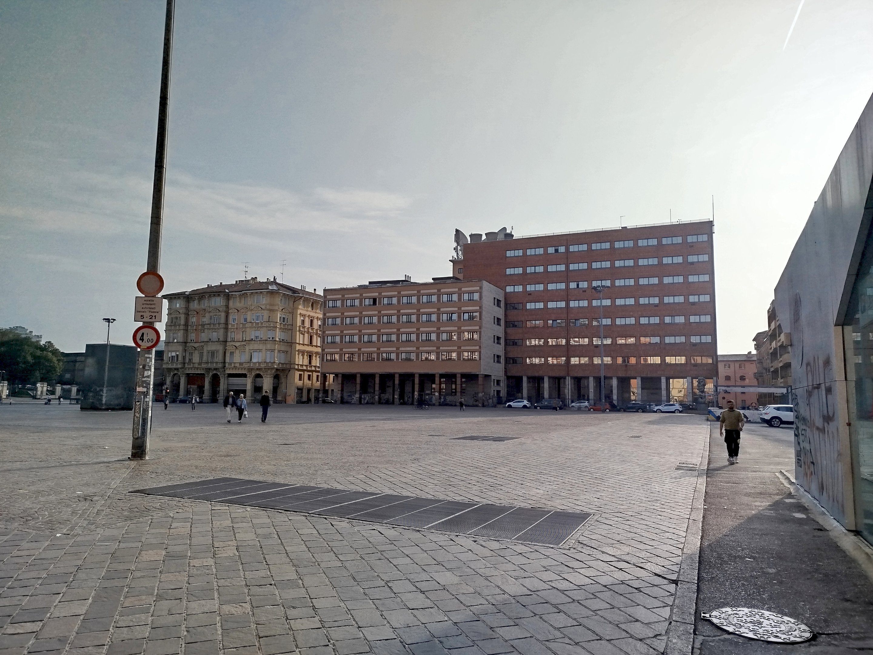 Posto Auto Piazza XIII Agosto, Bologna (zona Centro Storico) - foto 1