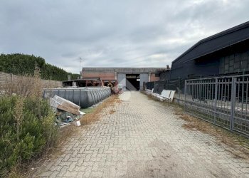 Capannone Via XXV Aprile, Galliate - foto 2