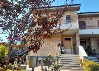 Foto 1 - Villa a Schiera VIA GRAZIA DELEDDA
 
23, Sala Bolognese - foto 1