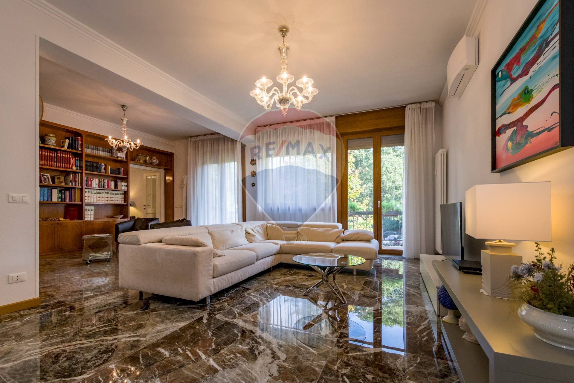 Salone - Apartment Viale Timavo
 
57, Reggio nell'Emilia - photo 1