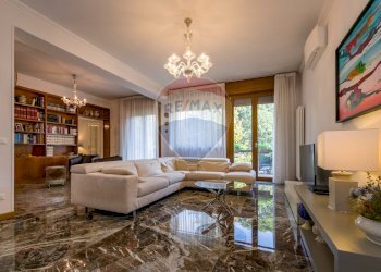 Salone - Appartamento Viale Timavo
 
57, Reggio nell'Emilia - foto 1