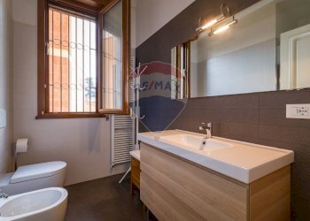Bagno con doccia - Appartamento Viale Timavo
 
57, Reggio nell'Emilia - foto 35