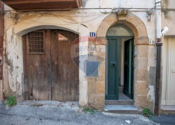 Edificio all\'aperto - Casa indipendente Via Alba
 
13, Caltagirone - foto 2