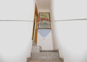 Scale - Casa indipendente Via Alba
 
13, Caltagirone - foto 10