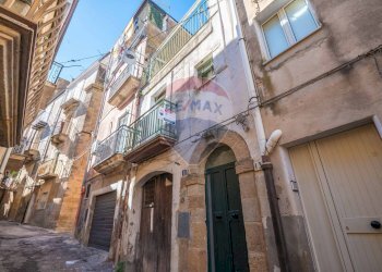 Edificio all\'aperto - Casa indipendente Via Alba
 
13, Caltagirone - foto 24