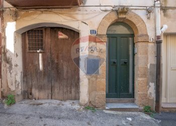 Edificio all\'aperto - Casa indipendente Via Alba
 
13, Caltagirone - foto 25