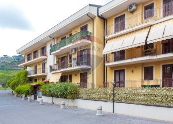 Edificio all\'aperto - Appartamento via San Nicolo'
 
6, Aci Catena - foto 1