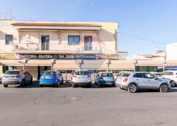 Edificio all\'aperto - Cafeteria - Cold Bar Stradale San Giorgio
 
196, Catania - photo 2
