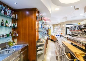 Dispensa di stoccaggio - Cafeteria - Cold Bar Stradale San Giorgio
 
196, Catania - photo 6