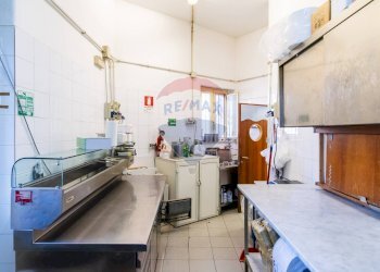 Cucina - Cafeteria - Cold Bar Stradale San Giorgio
 
196, Catania - photo 11