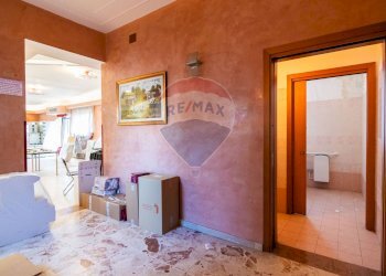 primo piano Sala Eventi - Cafeteria - Cold Bar Stradale San Giorgio
 
196, Catania - photo 17