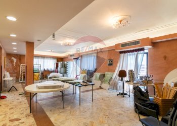 Soggiorno - Cafeteria - Cold Bar Stradale San Giorgio
 
196, Catania - photo 18