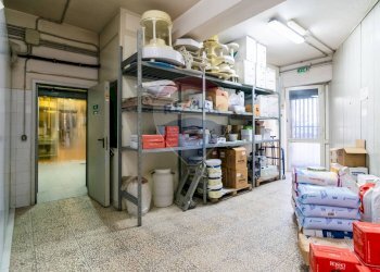 Dispensa di stoccaggio - Cafeteria - Cold Bar Stradale San Giorgio
 
196, Catania - photo 21