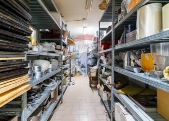 Dispensa di stoccaggio - Cafeteria - Cold Bar Stradale San Giorgio
 
196, Catania - photo 25