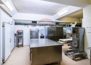 Cucina - Cafeteria - Cold Bar Stradale San Giorgio
 
196, Catania - photo 29