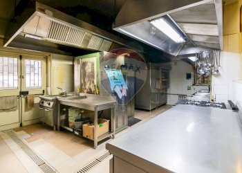 Cucina - Cafeteria - Cold Bar Stradale San Giorgio
 
196, Catania - photo 31