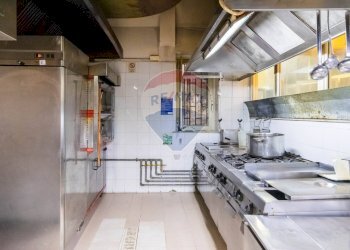 Cucina - Cafeteria - Cold Bar Stradale San Giorgio
 
196, Catania - photo 32