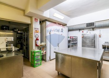 Cucina - Cafeteria - Cold Bar Stradale San Giorgio
 
196, Catania - photo 39