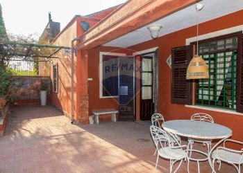 Terrazza - Villa Via Francesco Caracciolo
 
36, Misterbianco - foto 5