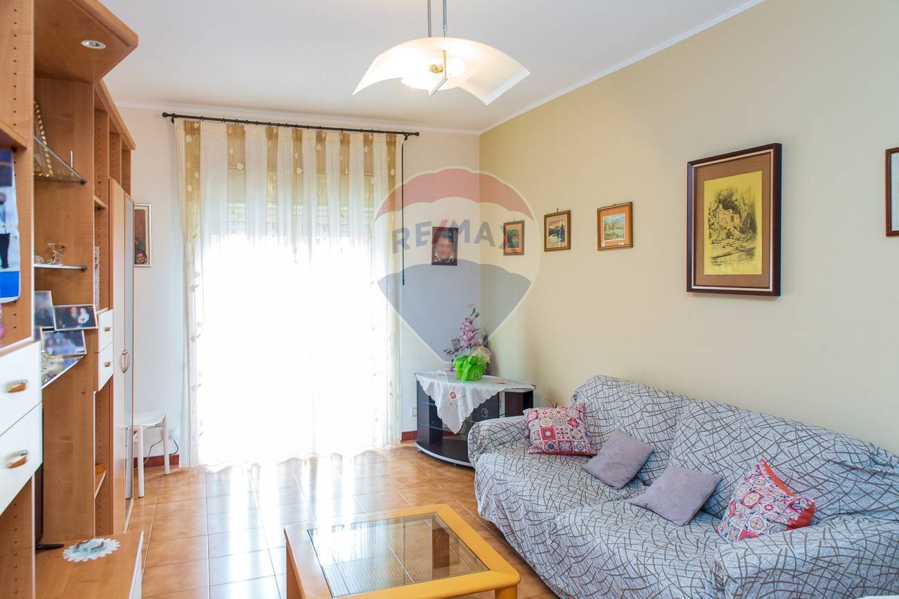 Soggiorno - Quadrilocale Via San Domenico Savio
 
25, Gravina di Catania - foto 2