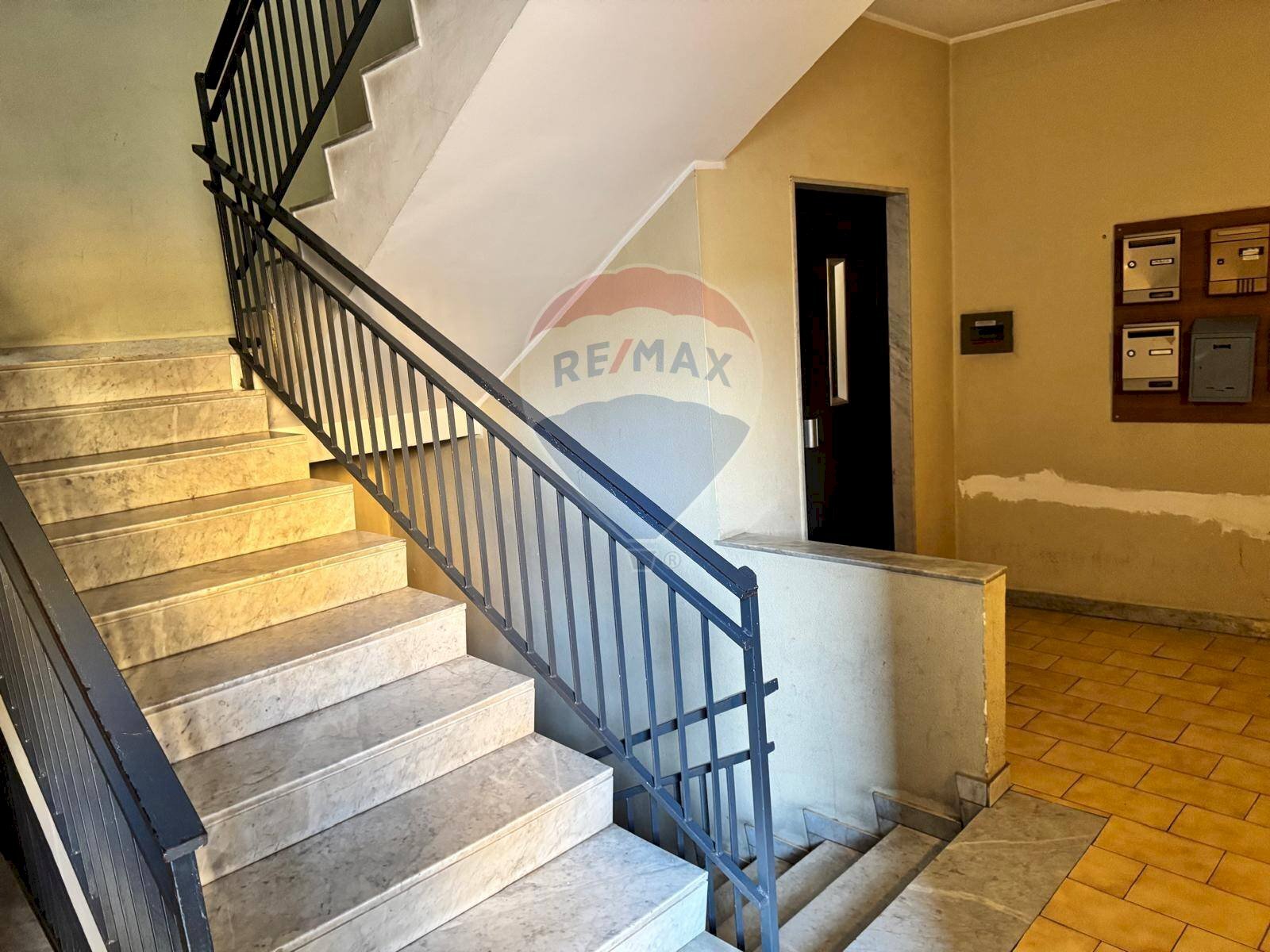 Scale - Three-room apartment via IV novembre
 
33, Aci Catena - photo 2