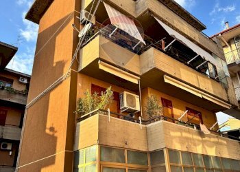 Edificio all\'aperto - Trilocale via IV novembre
 
33, Aci Catena - foto 1