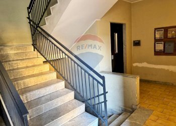 Scale - Trilocale via IV novembre
 
33, Aci Catena - foto 2