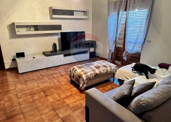 Soggiorno - Trilocale via IV novembre
 
33, Aci Catena - foto 5