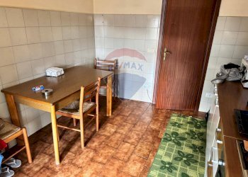 Sala da pranzo - Trilocale via IV novembre
 
33, Aci Catena - foto 7