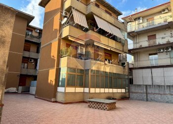 Edificio all\'aperto - Trilocale via IV novembre
 
33, Aci Catena - foto 15