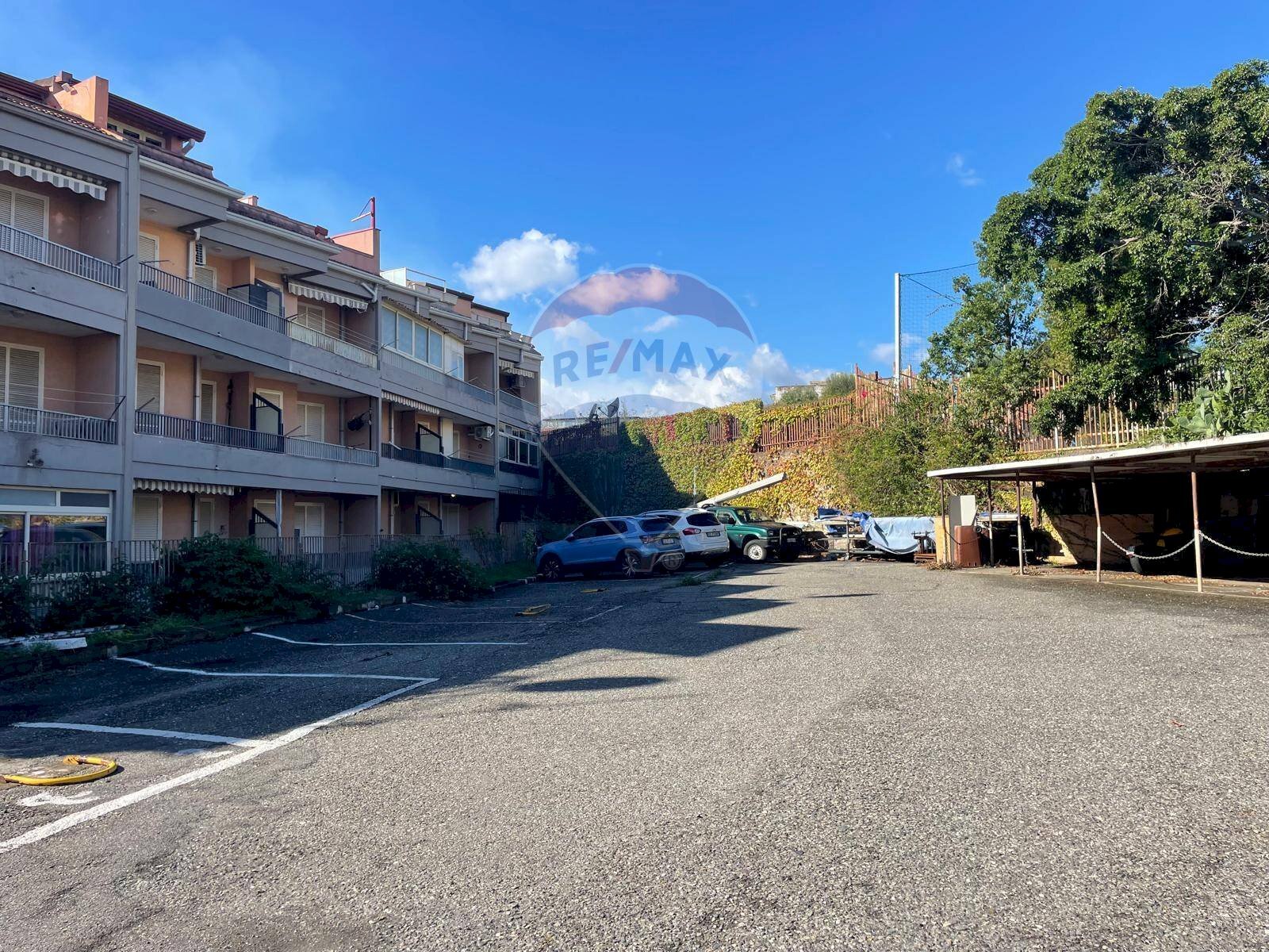 Edificio all\'aperto - Three-room apartment via vittorio emanuele
 
169, Giardini-Naxos - photo 1