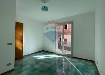 Stanza vuota - Trilocale via vittorio emanuele
 
169, Giardini-Naxos - foto 5