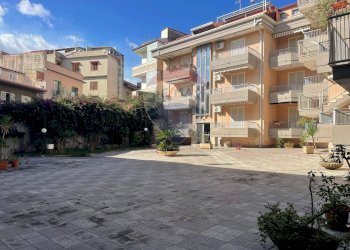 Edificio all\'aperto - Trilocale via vittorio emanuele
 
169, Giardini-Naxos - foto 23