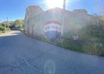 Vista delle montagne - Terreno agricolo strada provinciale sp7ii
 
29, Castiglione di Sicilia - foto 14