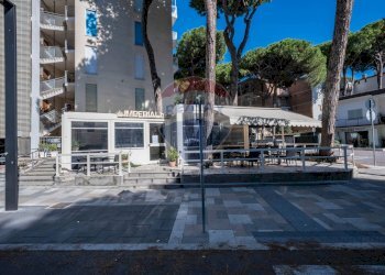 Edificio all\'aperto - Attività Commerciale Viale Giosuè Carducci
 
197, Comacchio - foto 1