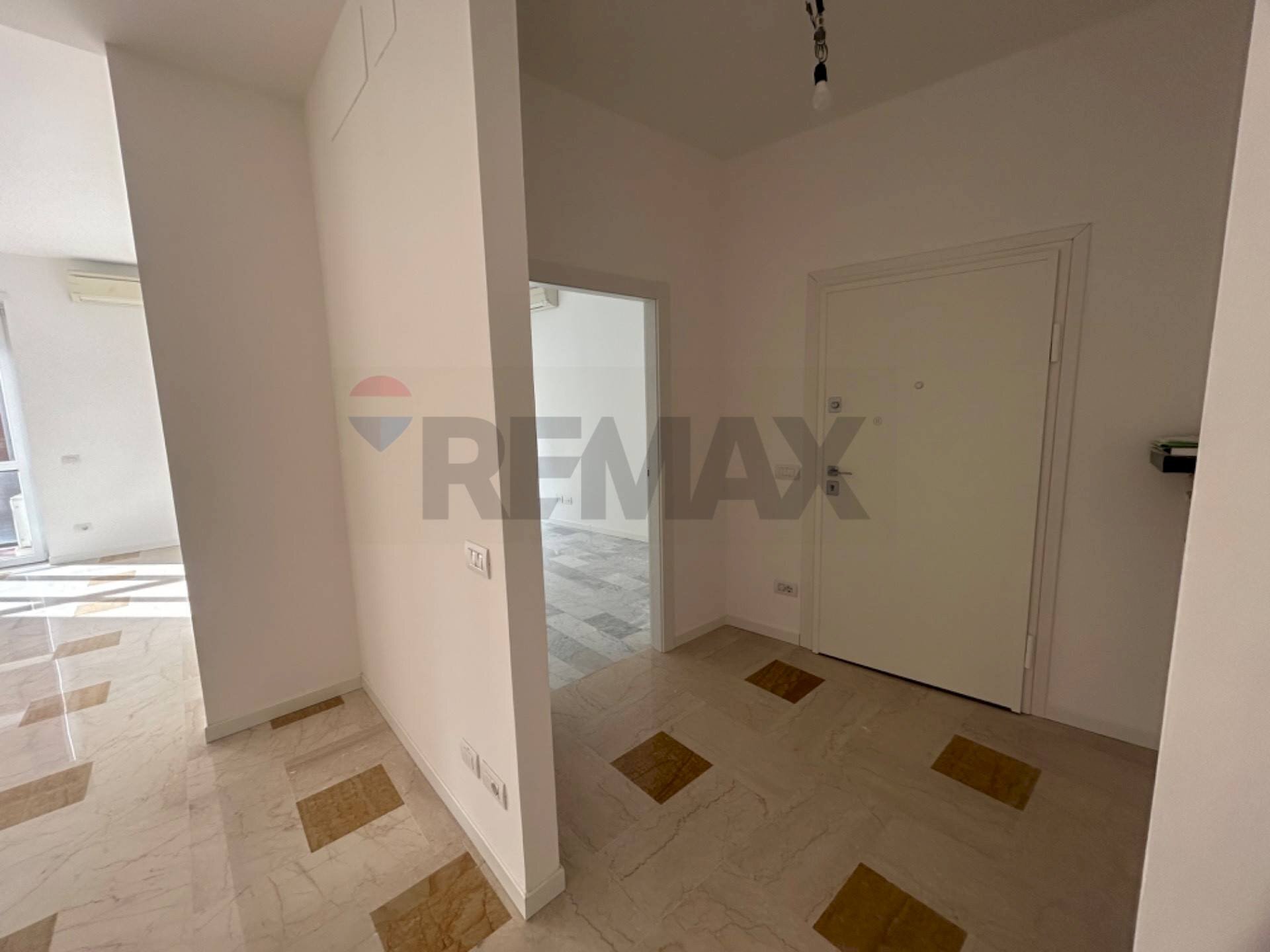 Hall / corridoio - Quadrilocale via xxiv maggio
2, Bergamo - foto 2