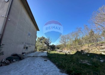 Casa all\'aperto - Casa indipendente c/da Pescare
 
snc, Fragneto Monforte - foto 27