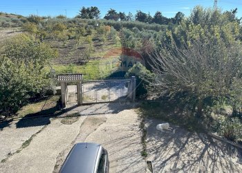 Vista delle montagne - Casa indipendente c/da Pescare
 
snc, Fragneto Monforte - foto 28