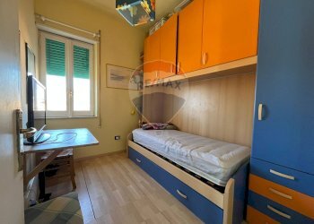 Camera / camera da letto - Three-room apartment Minturno - photo 15