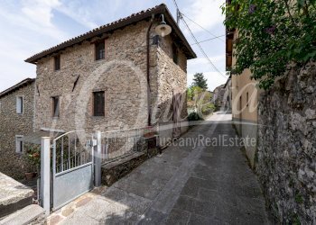 Foto 1 - Casa semi indipendente Via della Torre
 
31, Fabbriche di Vergemoli - foto 1