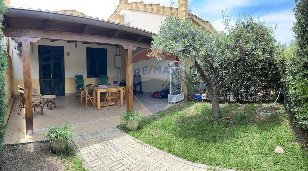 Casa all\'aperto - Villa a Schiera viale himera
3, Campofelice di Roccella - foto 2