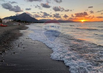 Vista dell\'acqua - Villa a Schiera viale himera
 
3, Campofelice di Roccella - foto 16