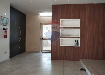 Stanza vuota - Locale Commerciale Via Santa Lucia
6 A, Bitetto - foto 2