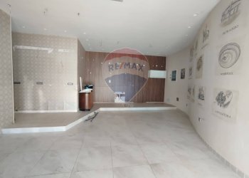 Stanza vuota - Locale Commerciale Via Santa Lucia
6 A, Bitetto - foto 11