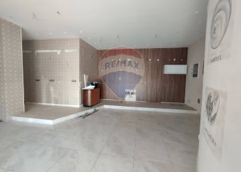 Stanza vuota - Locale Commerciale Via Santa Lucia
6 A, Bitetto - foto 13