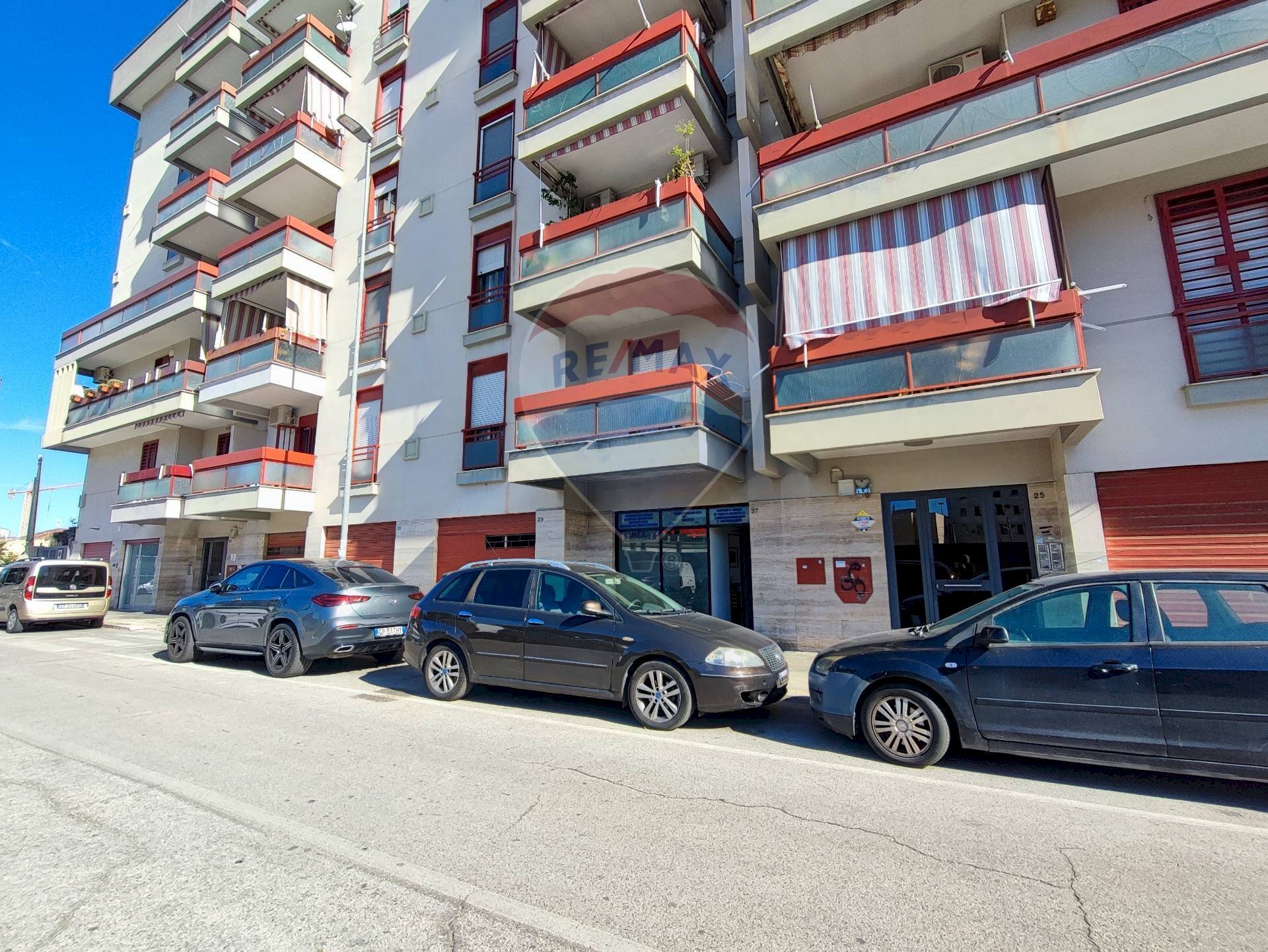 Edificio all\'aperto - Locale Commerciale Via Francesco Babudri
27, Bari - foto 2