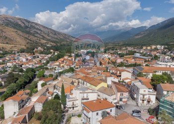 Vista delle montagne - Bilocale Via Regina Margherita
 
44, Bussi sul Tirino - foto 5