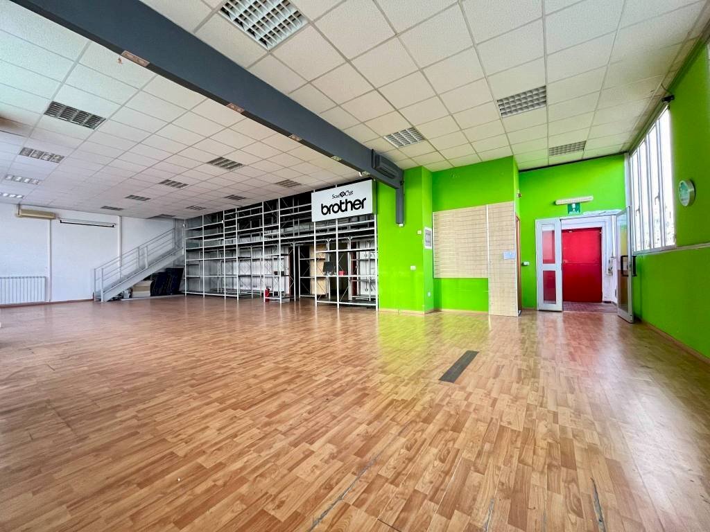 Interno non residenziale - Ufficio via Lorenteggio, 280, Milano - foto 1